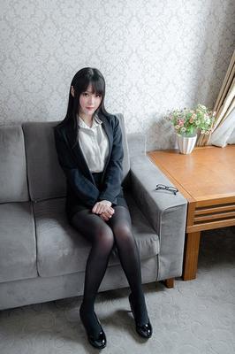 她的夜宴照片未处理版